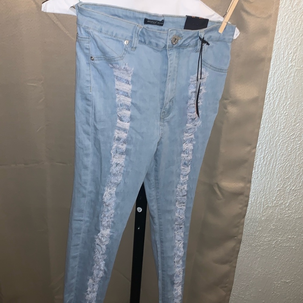 NWT! REDFOX DISTRESSED SKINNY JEANS